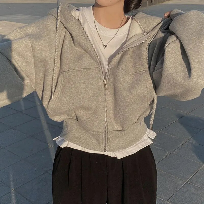Modern cropped hoodie med dragkedja och snygg passform