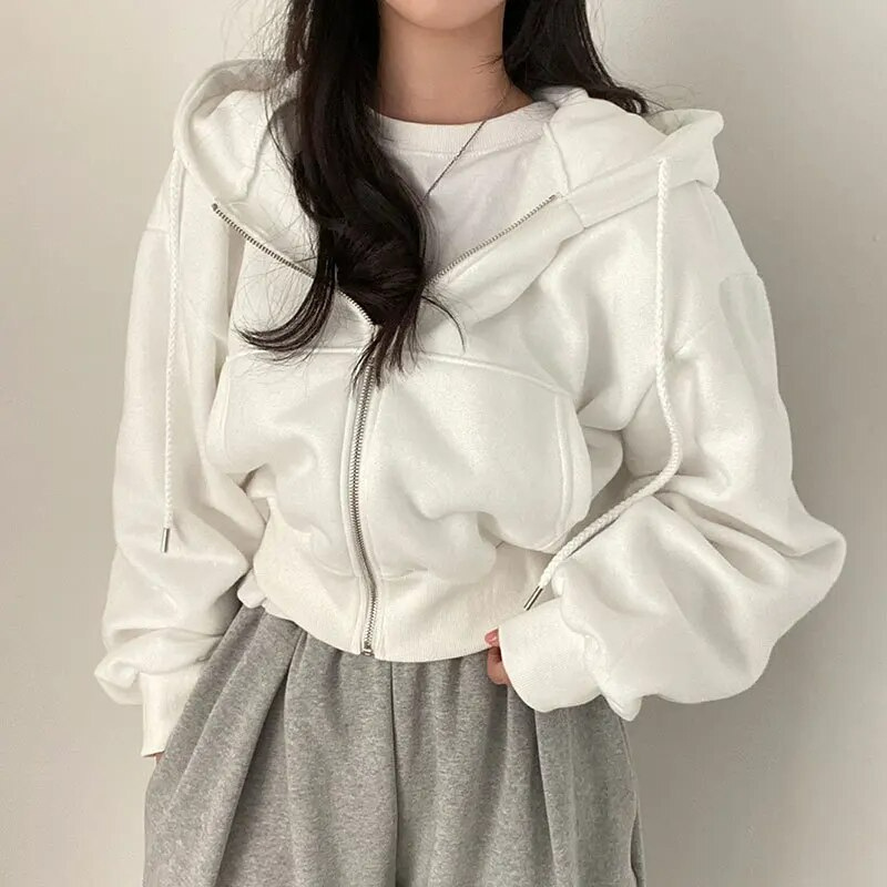 Modern cropped hoodie med dragkedja och snygg passform