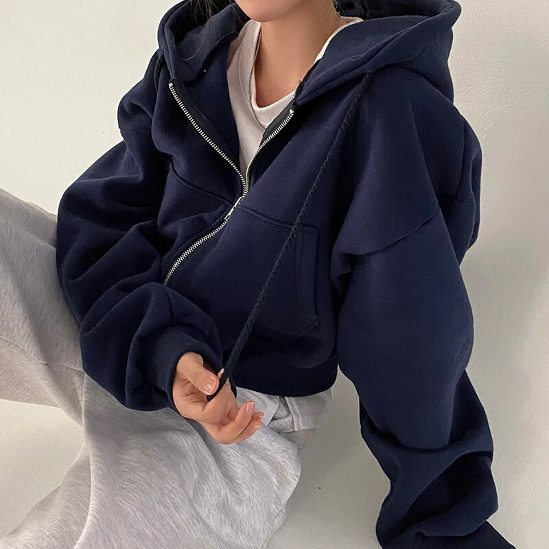 Modern cropped hoodie med dragkedja och snygg passform