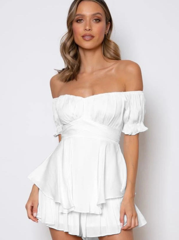 Somrig Charm – Off-Shoulder Miniklänning med Lager av Volanger