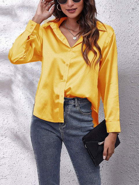 Damblus i satinlook med lång ärm – elegant design