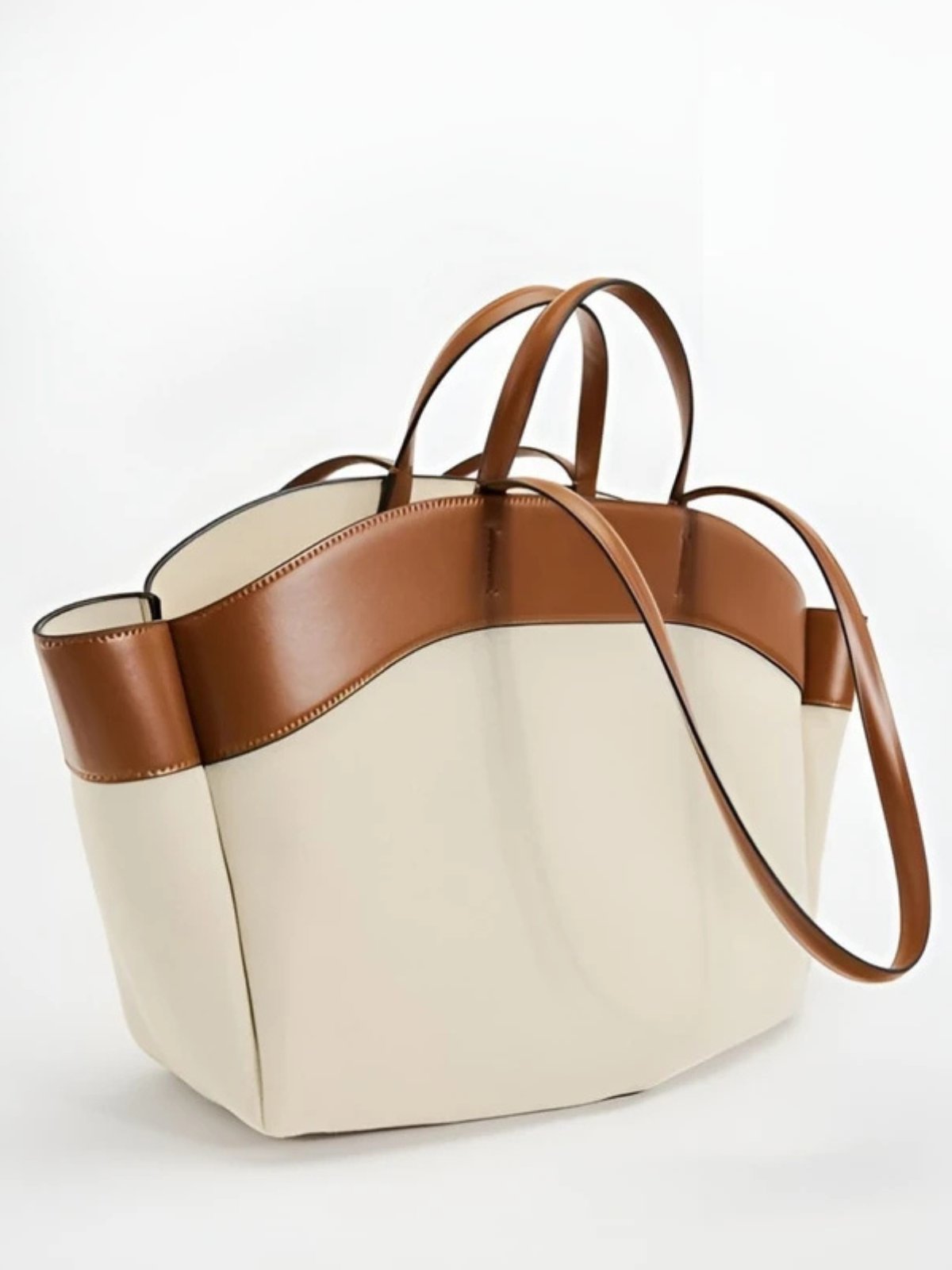 Luxe Tote | Stilsäker och tidlös canvasväska med läderdetaljer