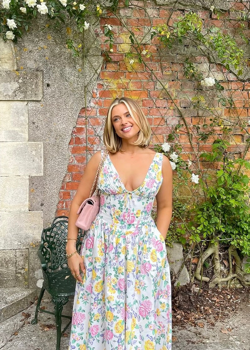 Evelina | Eleganta Klänningen för Bröllopsgäster med Somrig Stil
