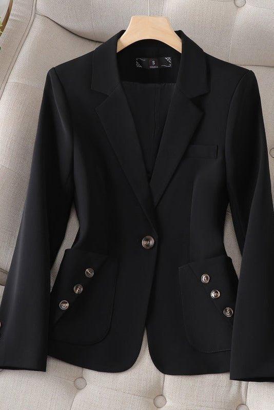 Skræddersyet Blazer med Guldknapper og Moderne Flair