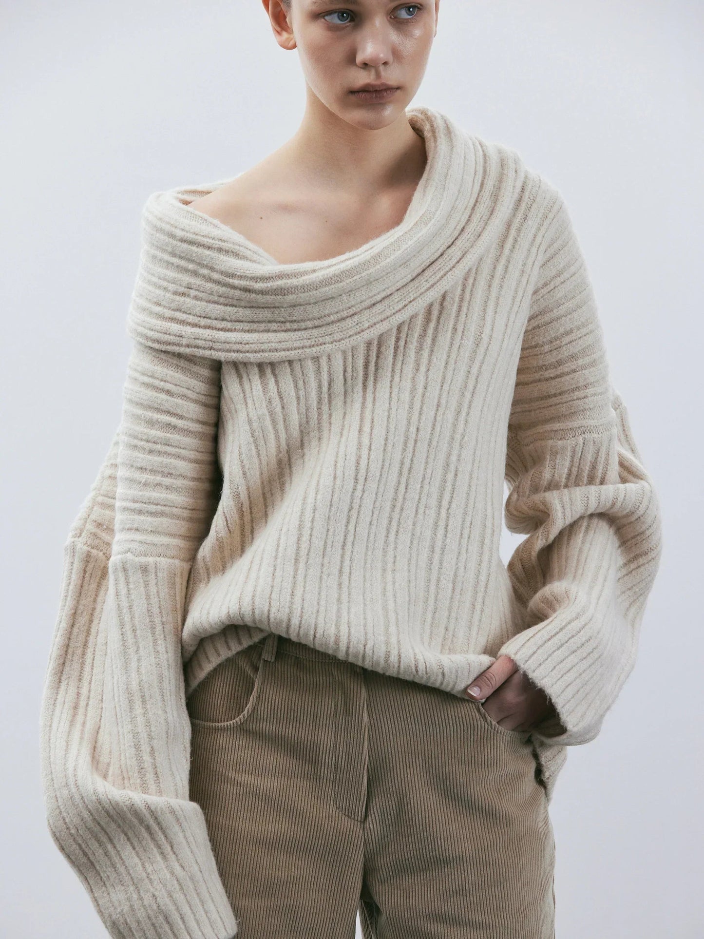 Ellora | Oversized Tröja med Hög Krage