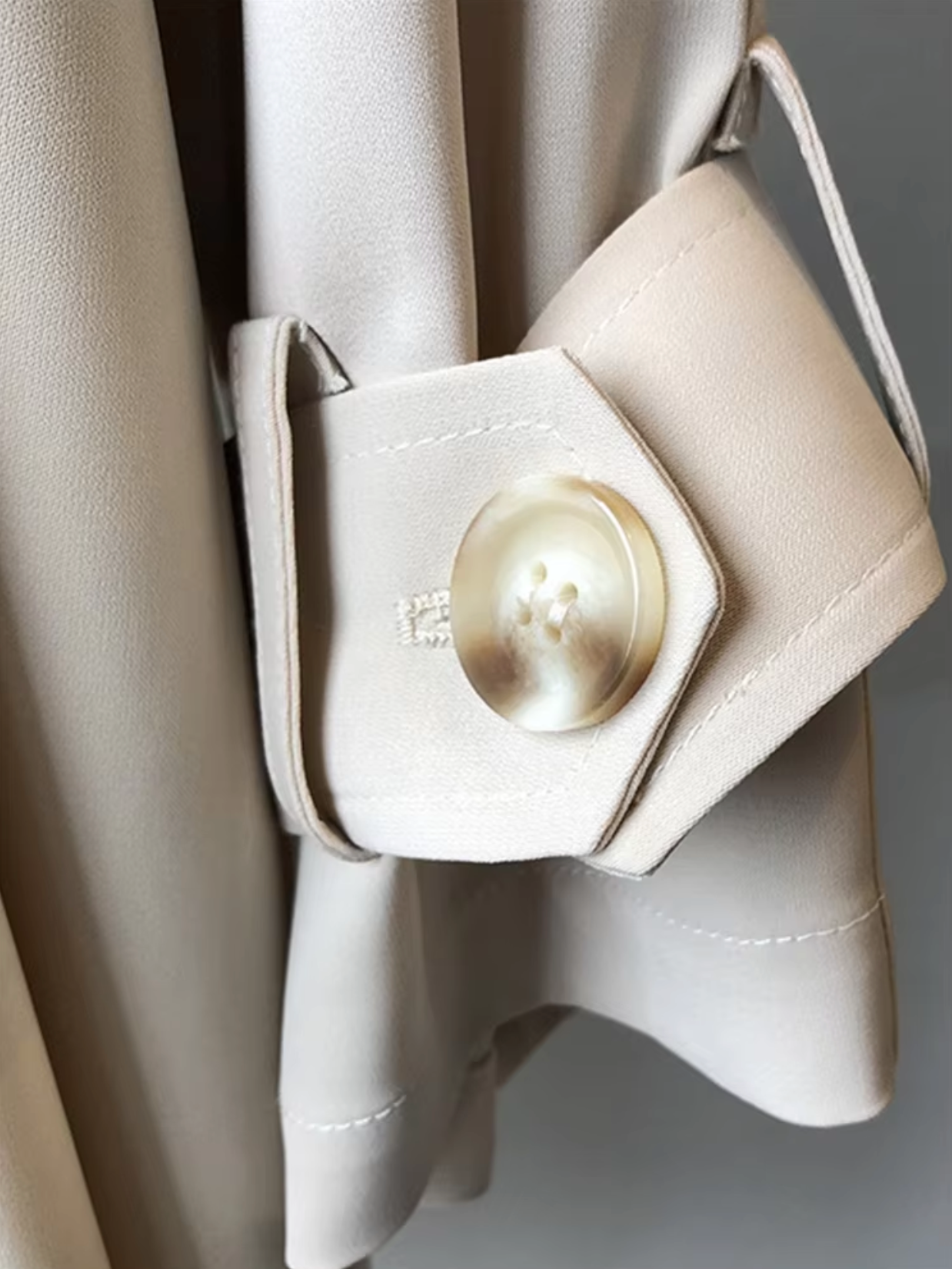 Elysian | Elegant lång trenchcoat för kvinnor med vattentåligt skydd