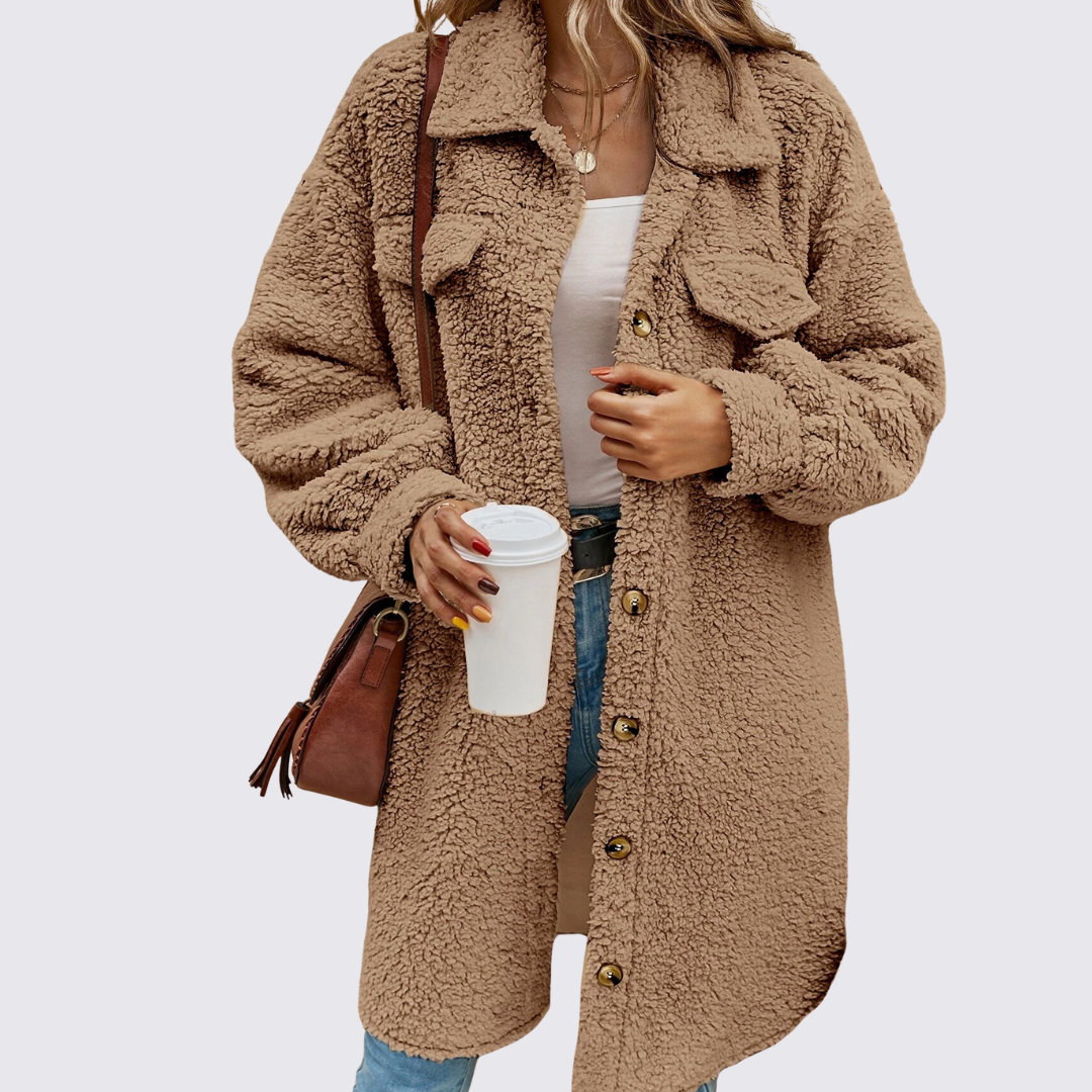 Damefrakke med knaplukning – Teddyfrakke – Med brystlommer