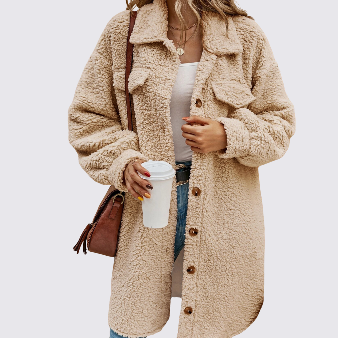 Damefrakke med knaplukning – Teddyfrakke – Med brystlommer