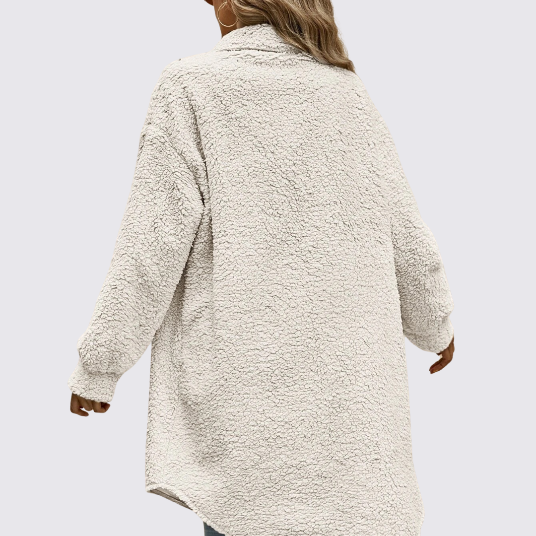 Damefrakke med knaplukning – Teddyfrakke – Med brystlommer