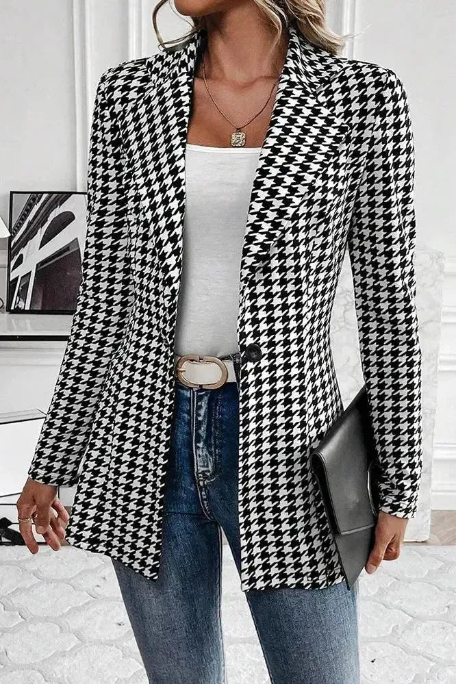 Elegant Ternet Blazer i Sort og Hvid – Din Nye Stilkombination