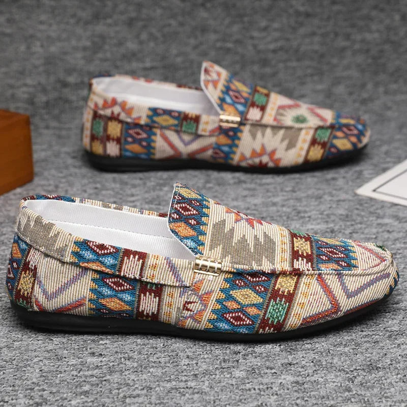 Unik Herrskor | Färgglad Slip-On med Guldaccent och Flexibel Sula