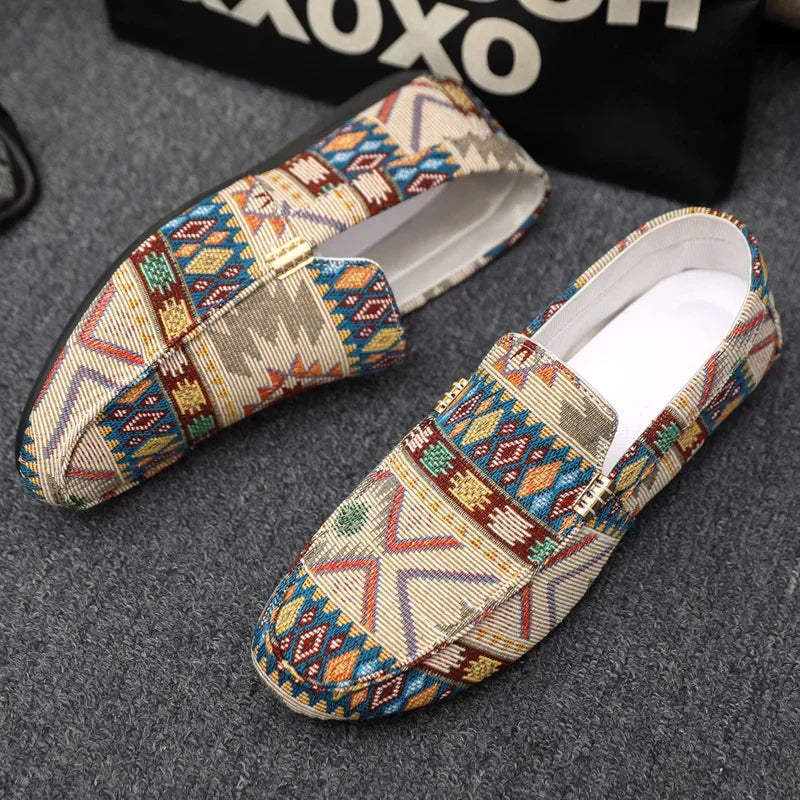 Unik Herrskor | Färgglad Slip-On med Guldaccent och Flexibel Sula