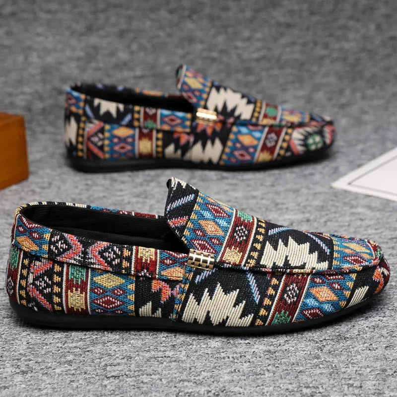 Unik Herrskor | Färgglad Slip-On med Guldaccent och Flexibel Sula