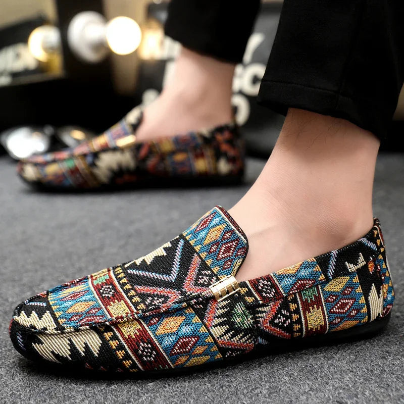 Unik Herrskor | Färgglad Slip-On med Guldaccent och Flexibel Sula