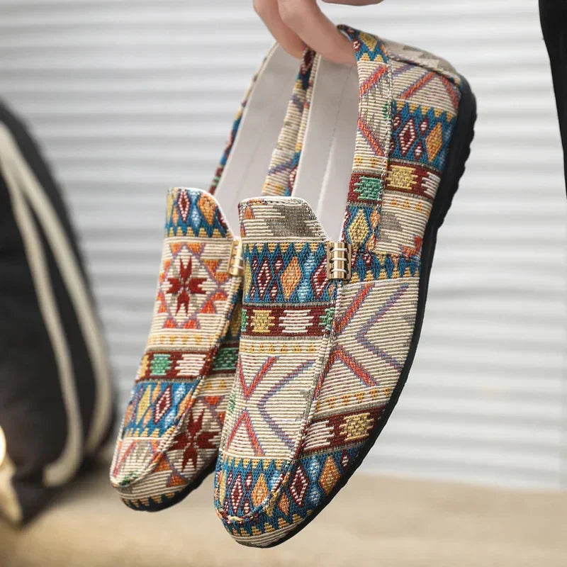 Unik Herrskor | Färgglad Slip-On med Guldaccent och Flexibel Sula