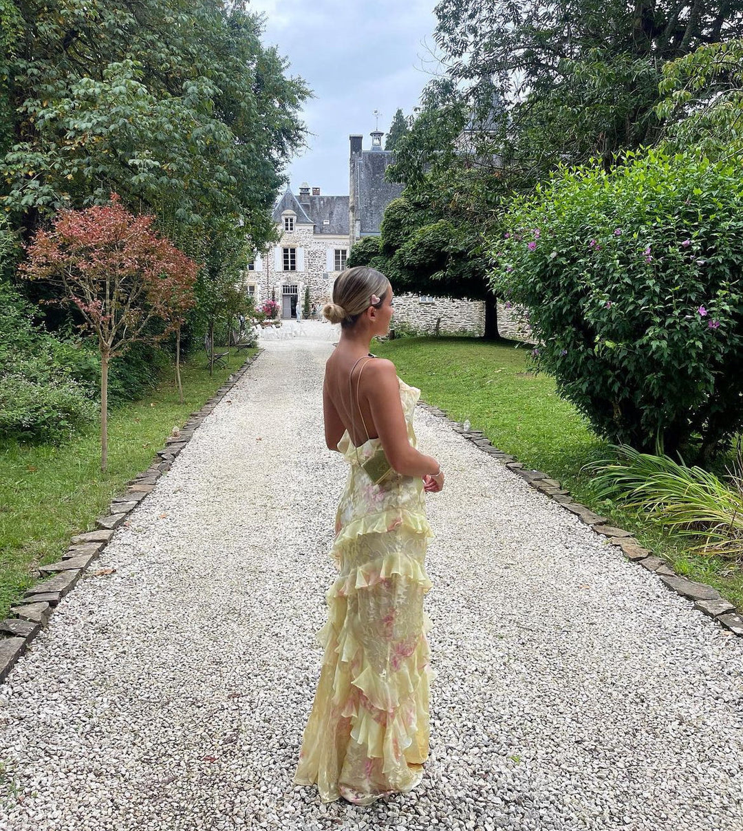Luna | Drömmigt Maxiklänning med Off-Shoulder Design och Blommor