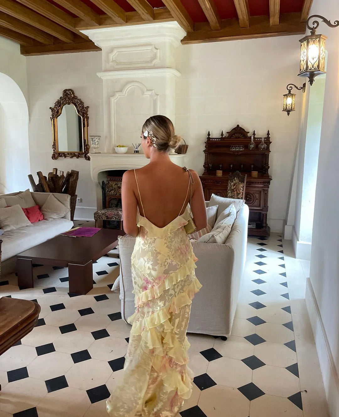 Luna | Drömmigt Maxiklänning med Off-Shoulder Design och Blommor