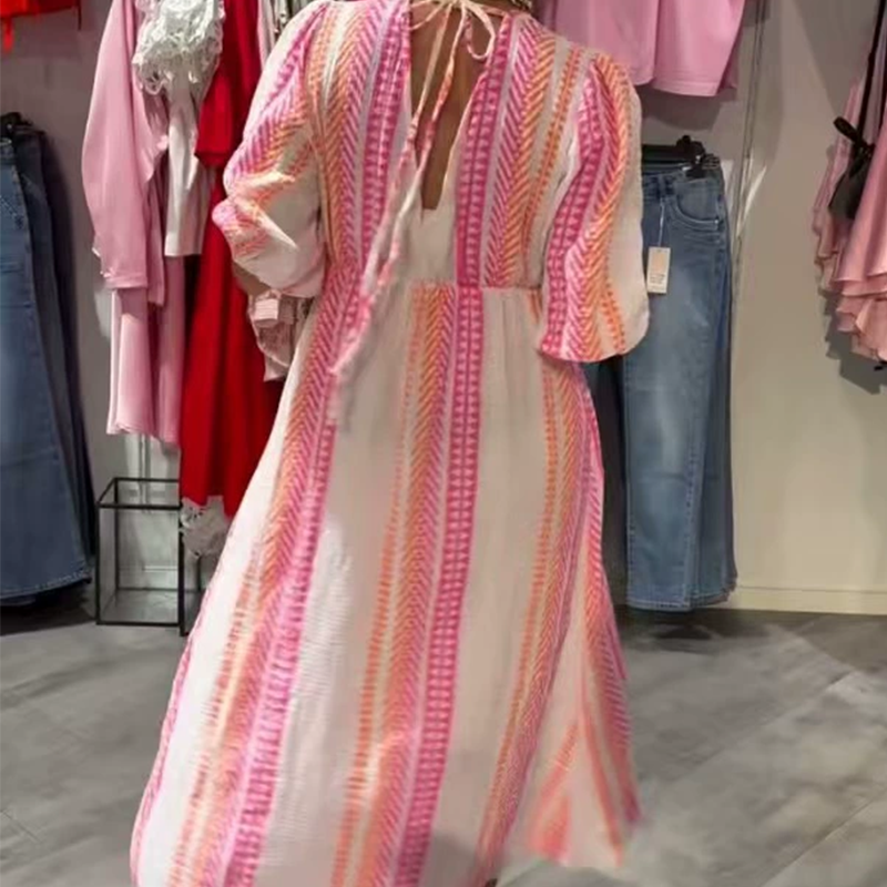 Sommardröm i Maxi: Etnisk Print & Feminin Puffärm