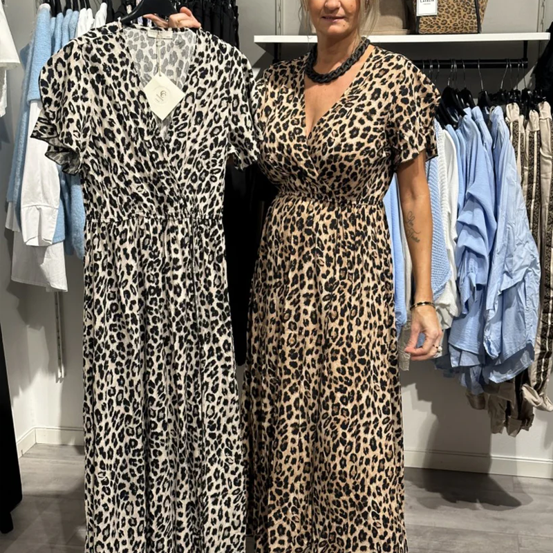 Elegant Maxiklänning med Invecklad Design och Djurmönster