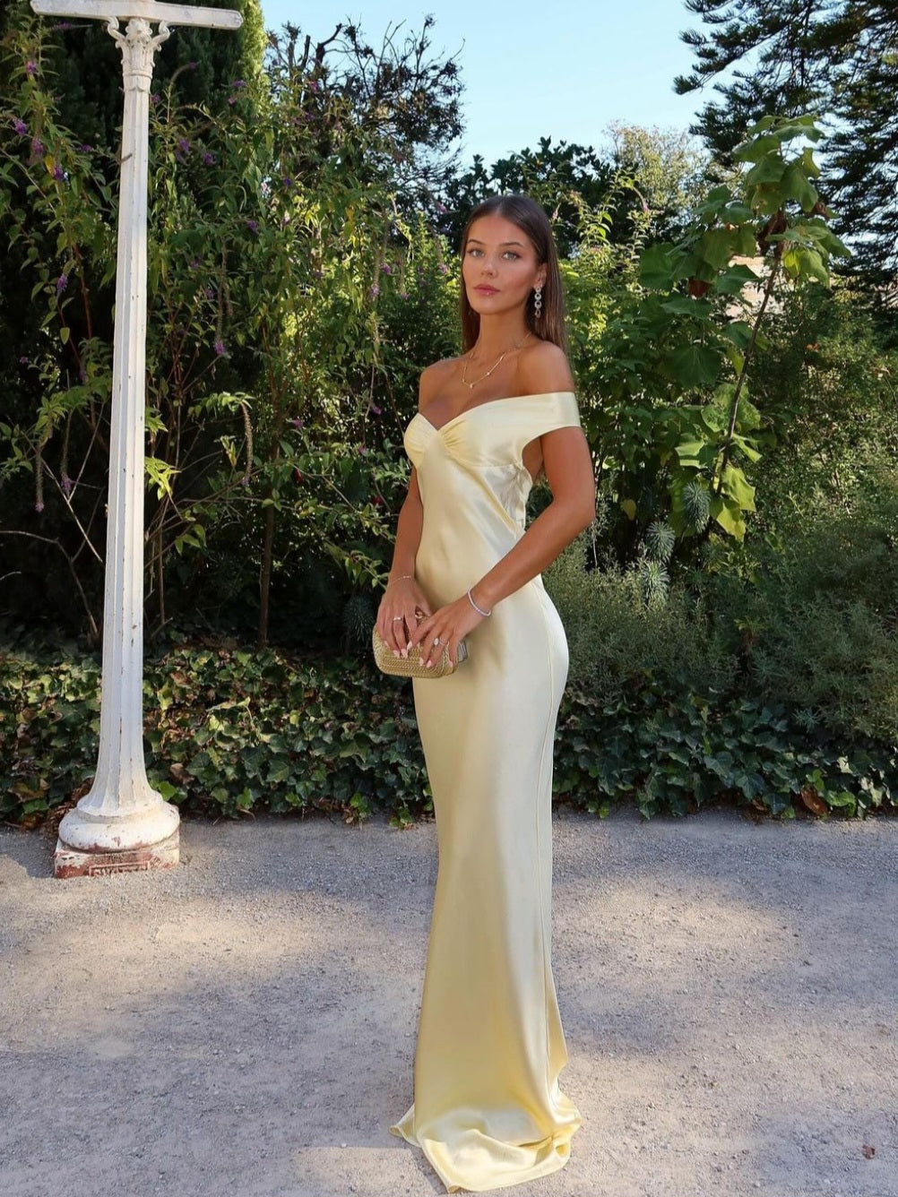 Sienna | Elegant Off-Shoulder Klänning för Festligheter