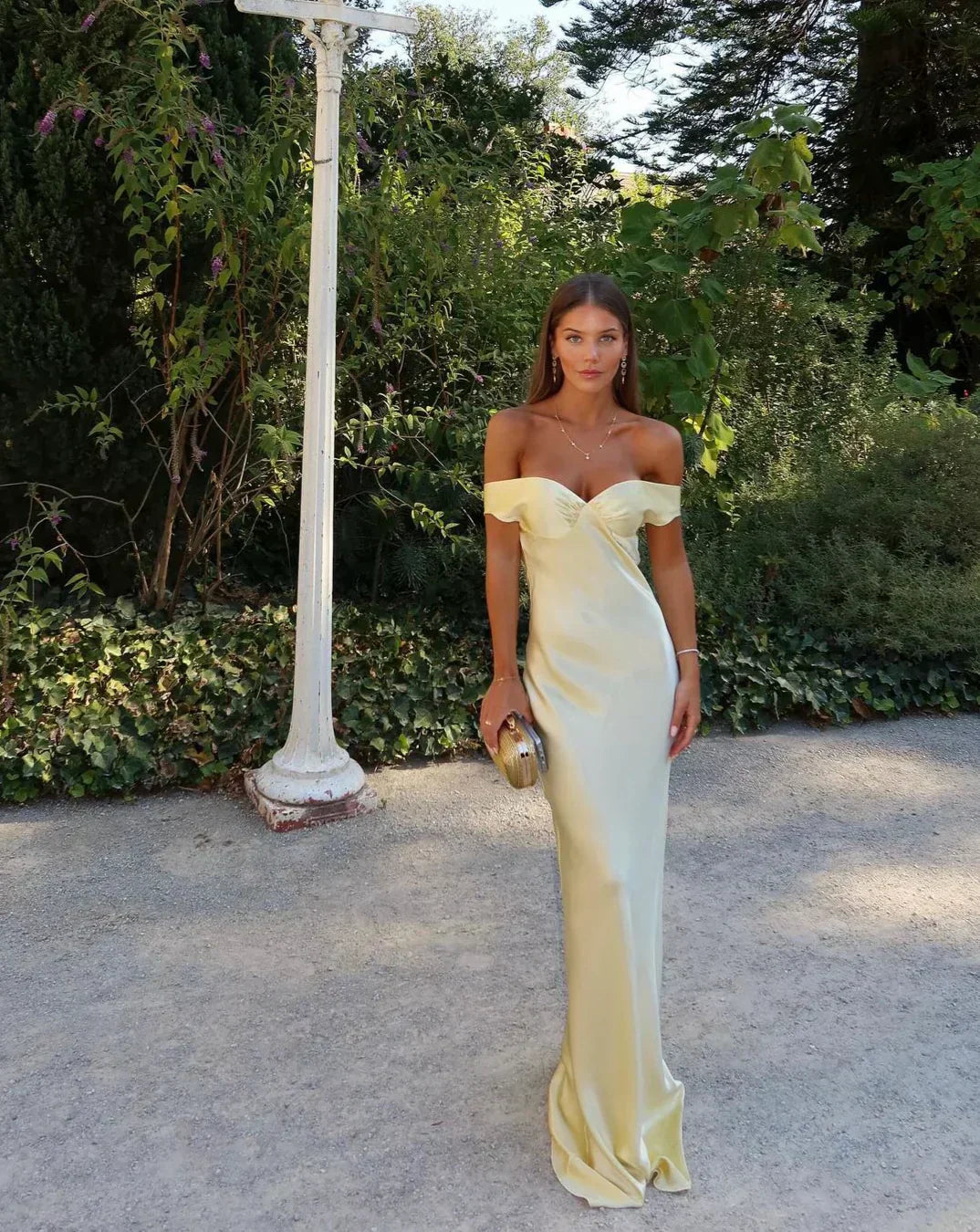 Sienna | Elegant Off-Shoulder Klänning för Festligheter