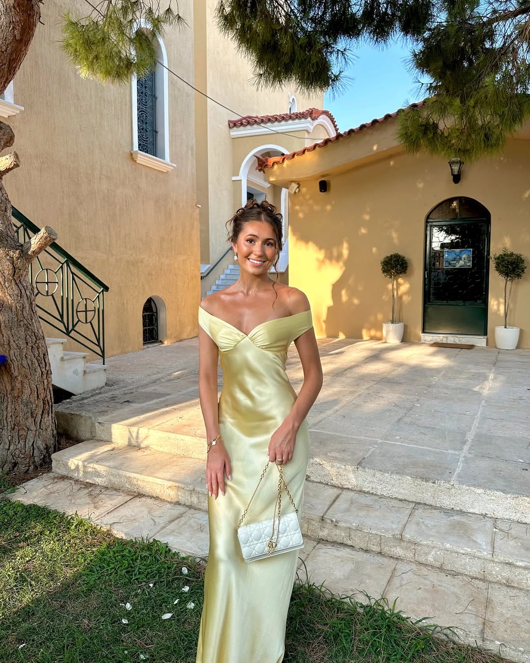 Sienna | Elegant Off-Shoulder Klänning för Festligheter