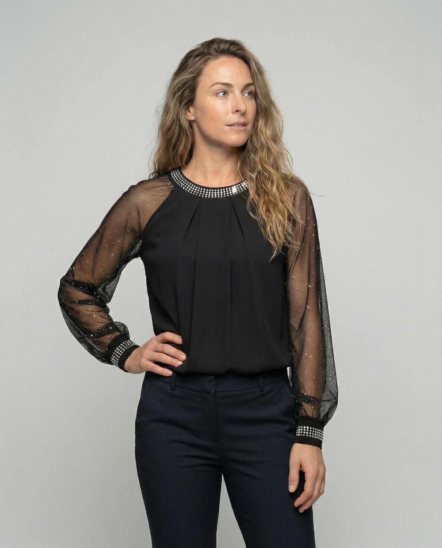 Glamouröst Mesh Top med Eleganta Detaljer