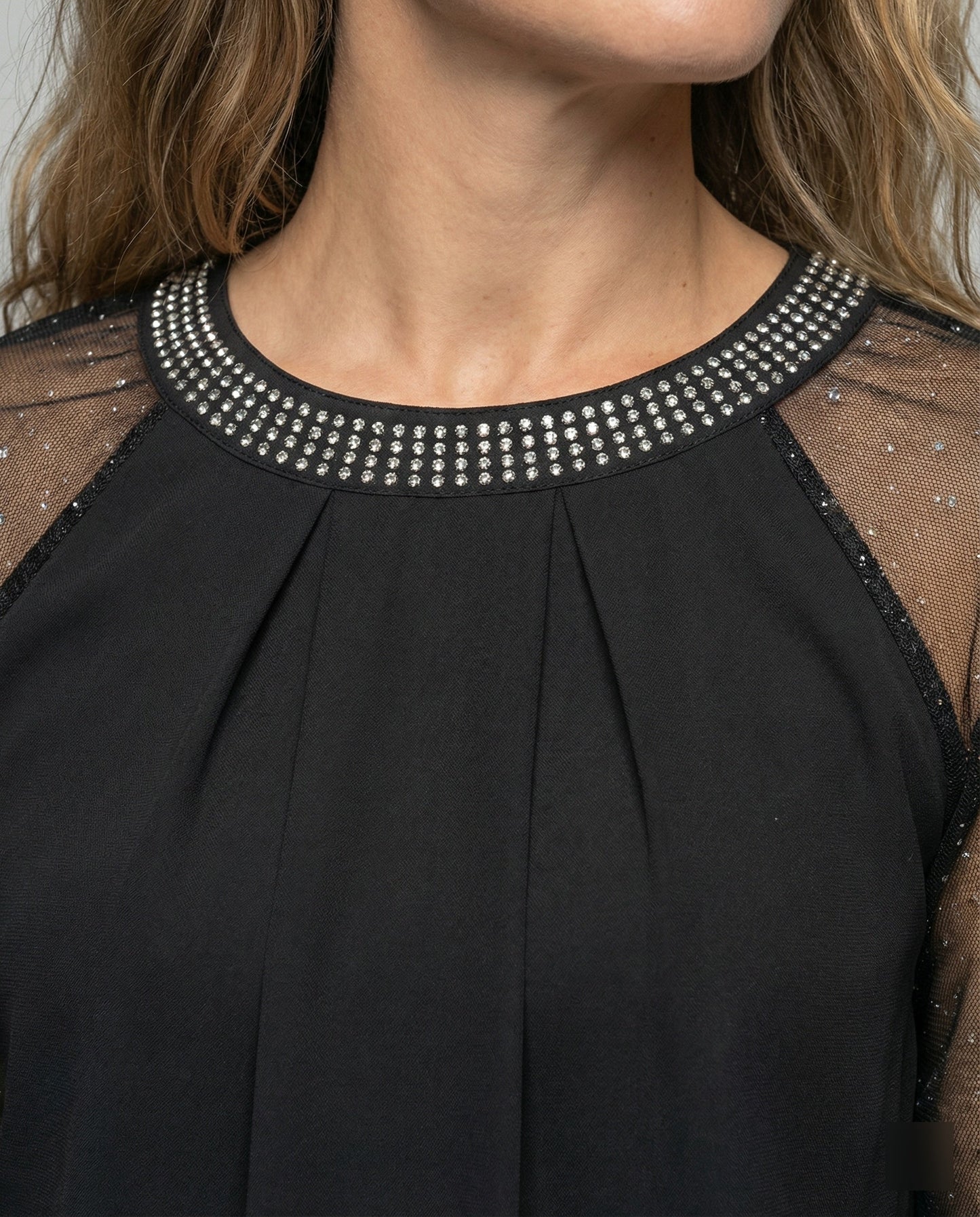 Glamouröst Mesh Top med Eleganta Detaljer