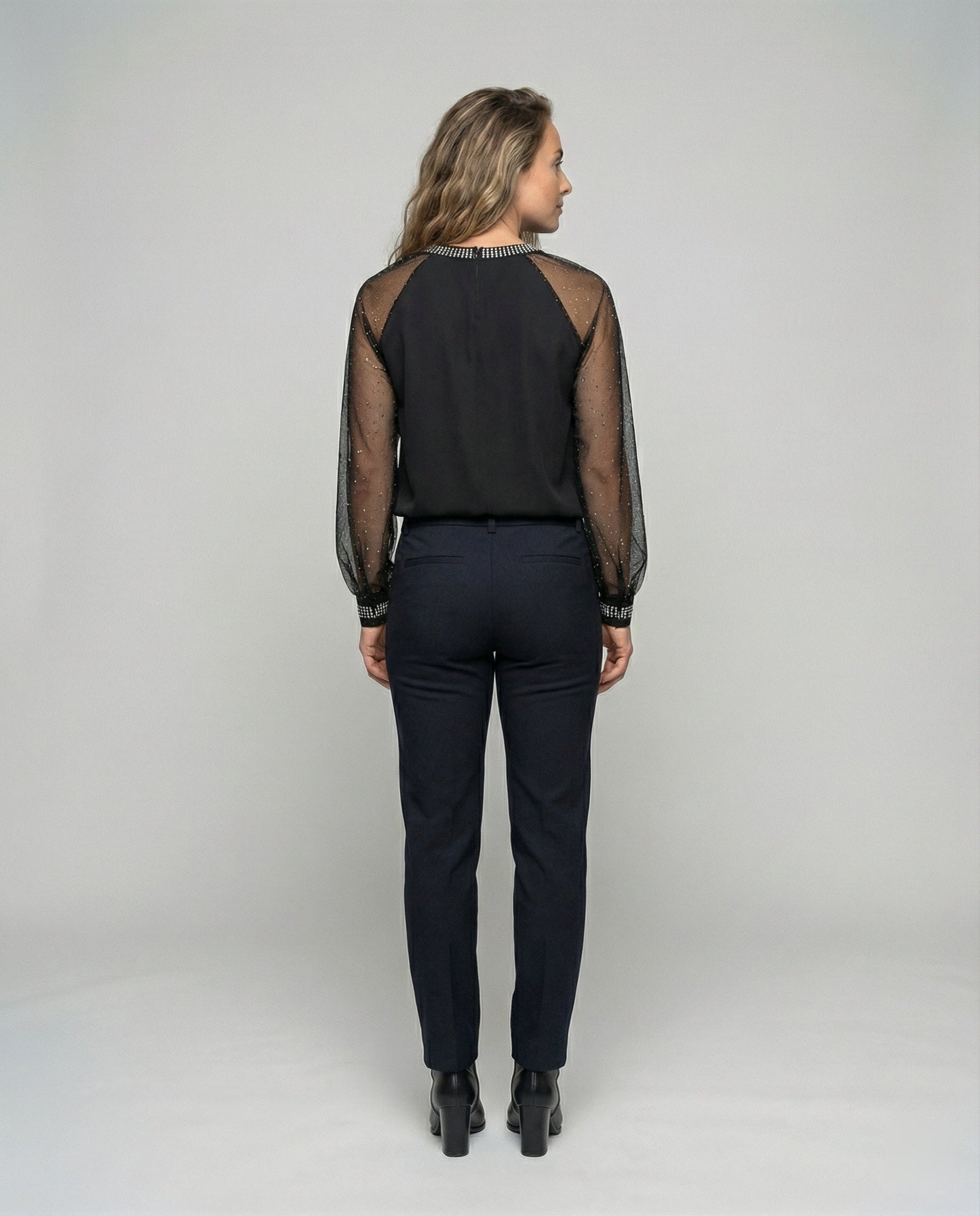 Glamouröst Mesh Top med Eleganta Detaljer