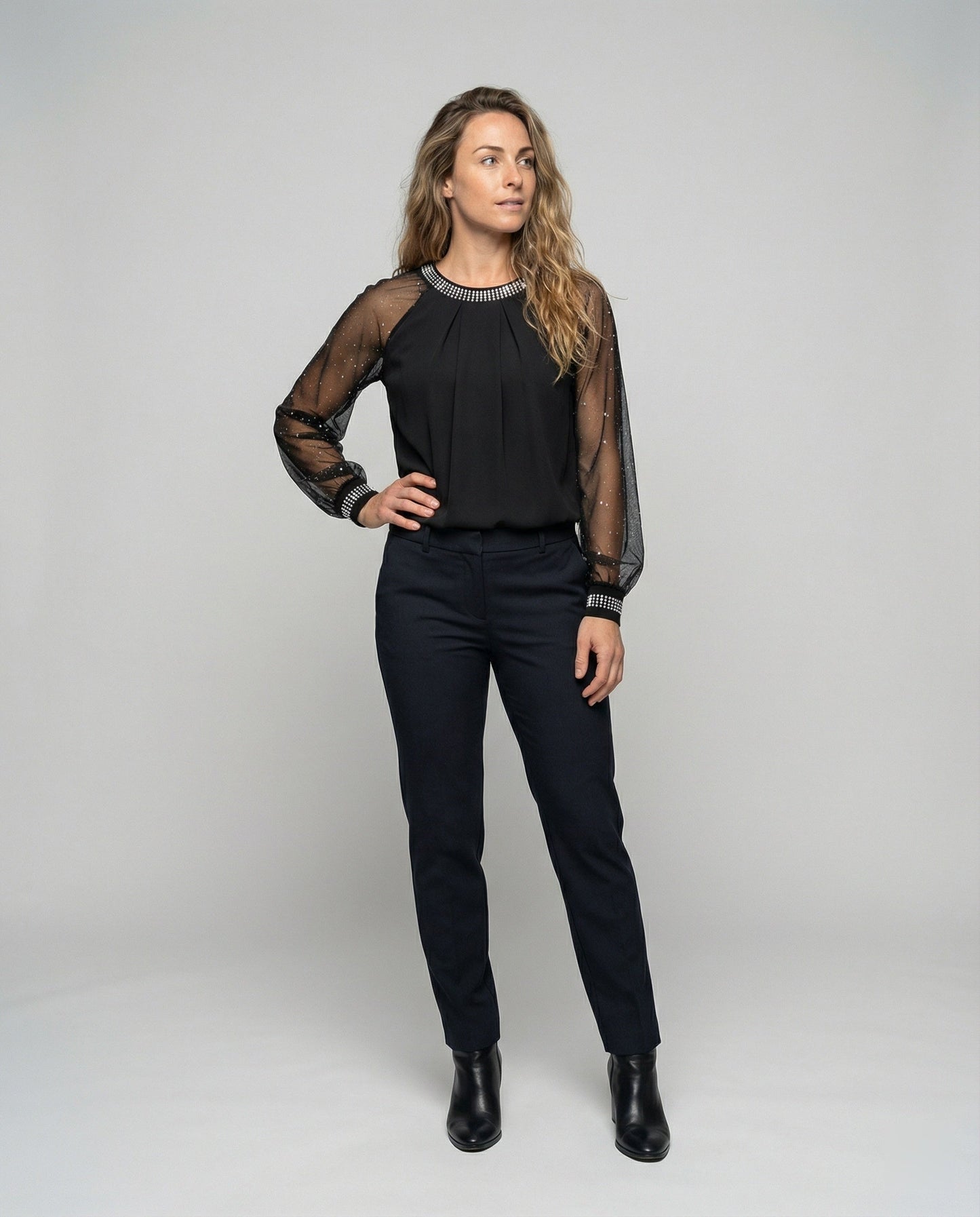 Glamouröst Mesh Top med Eleganta Detaljer