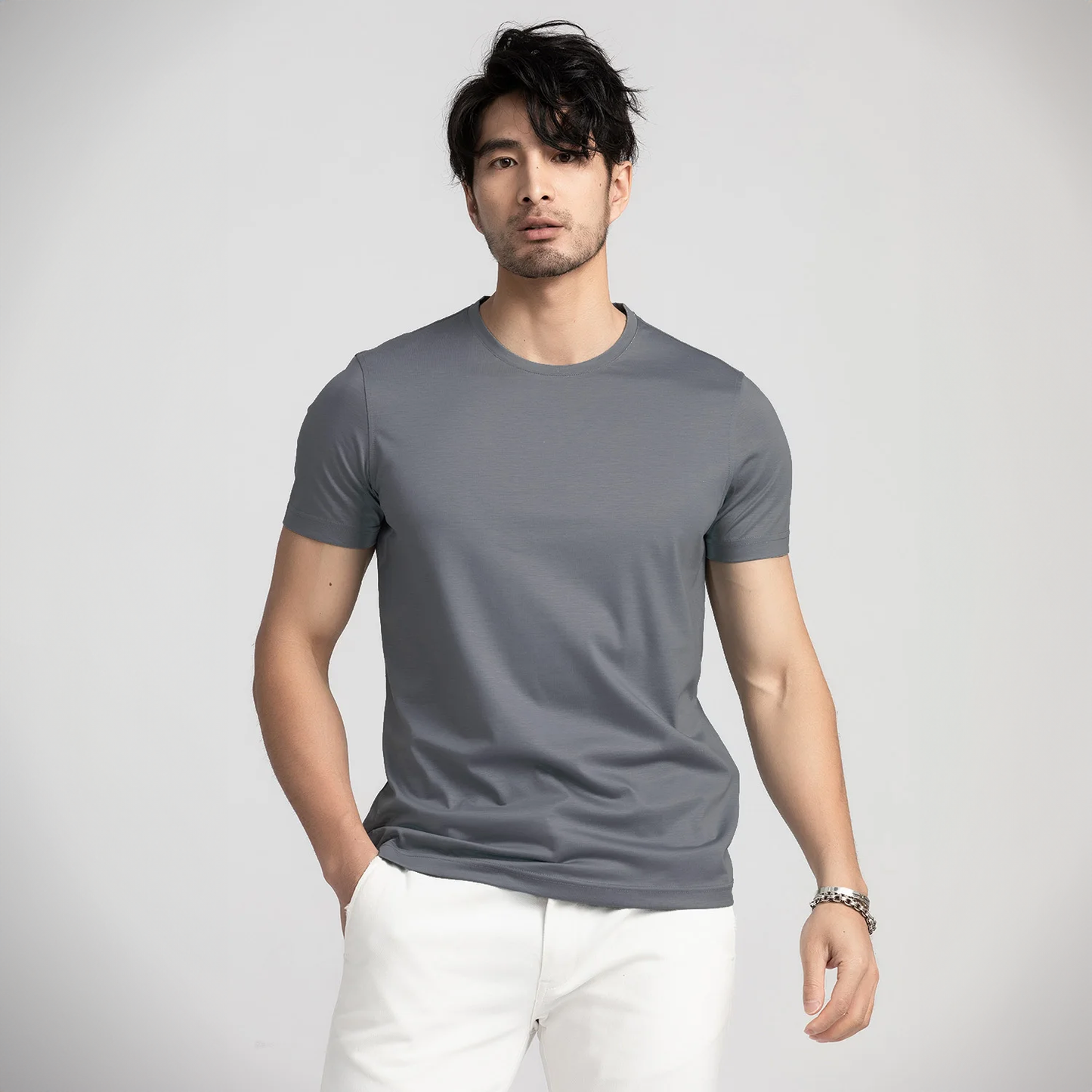 LuxeSilk | Halvärmad T-shirt för en elegant stil