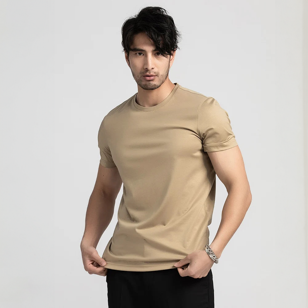 LuxeSilk | Halvärmad T-shirt för en elegant stil