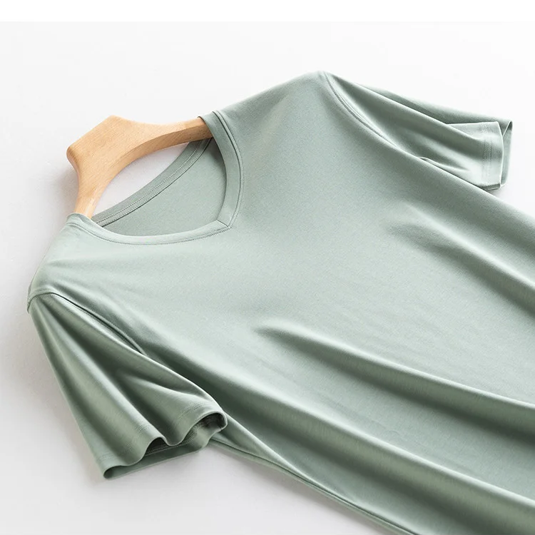 LuxeSilk | Halvärmad T-shirt för en elegant stil