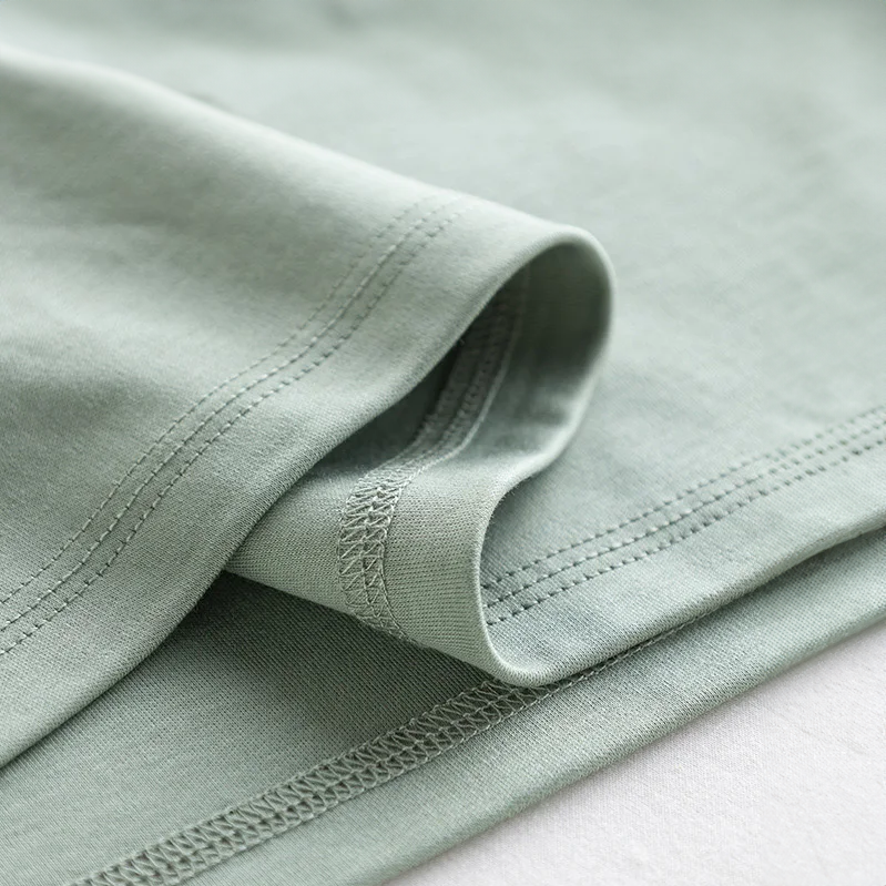 LuxeSilk | Halvärmad T-shirt för en elegant stil