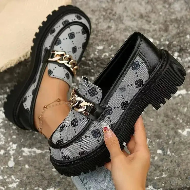 Elevate Din Stil med Gyllene Plattform Loafers