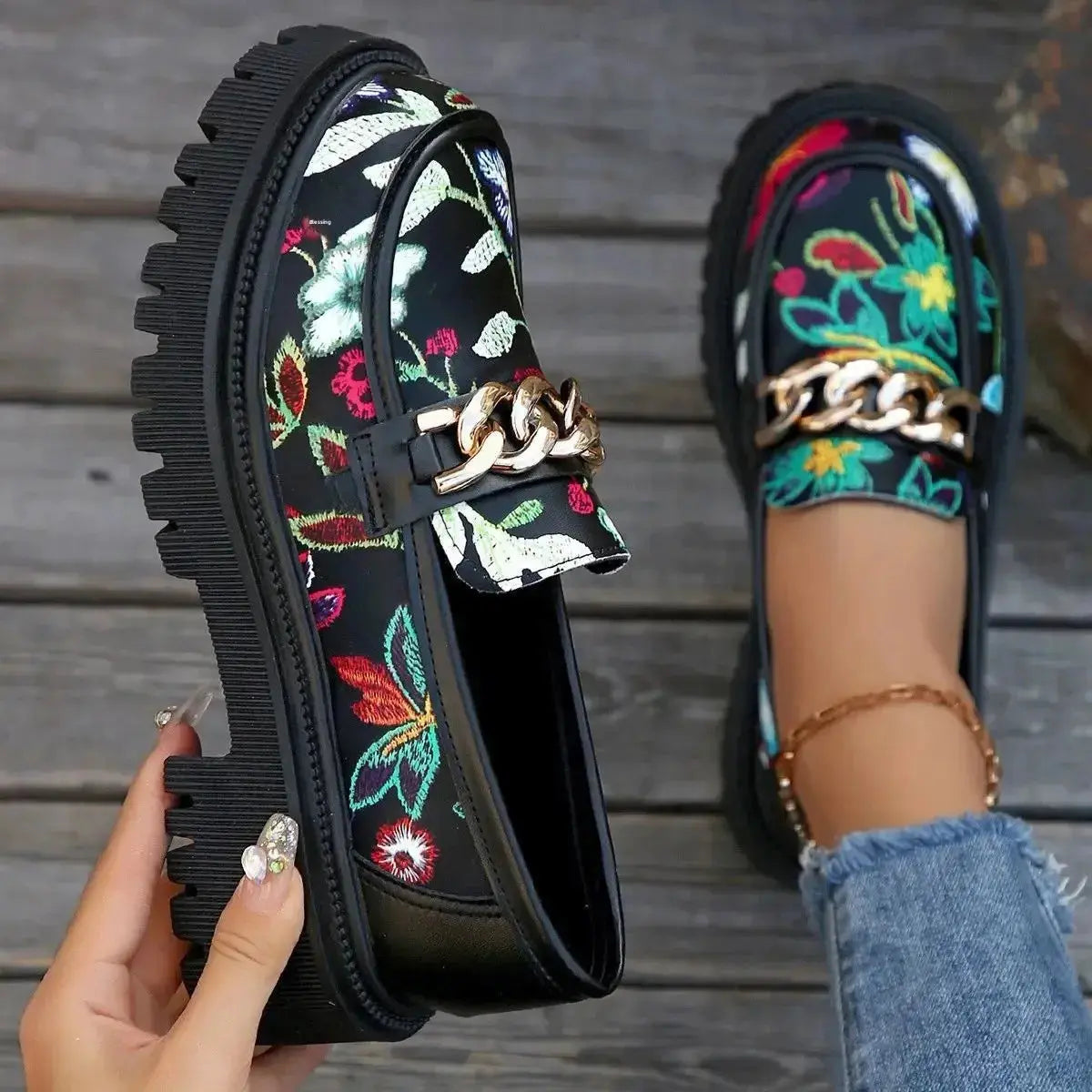 Elevate Din Stil med Gyllene Plattform Loafers