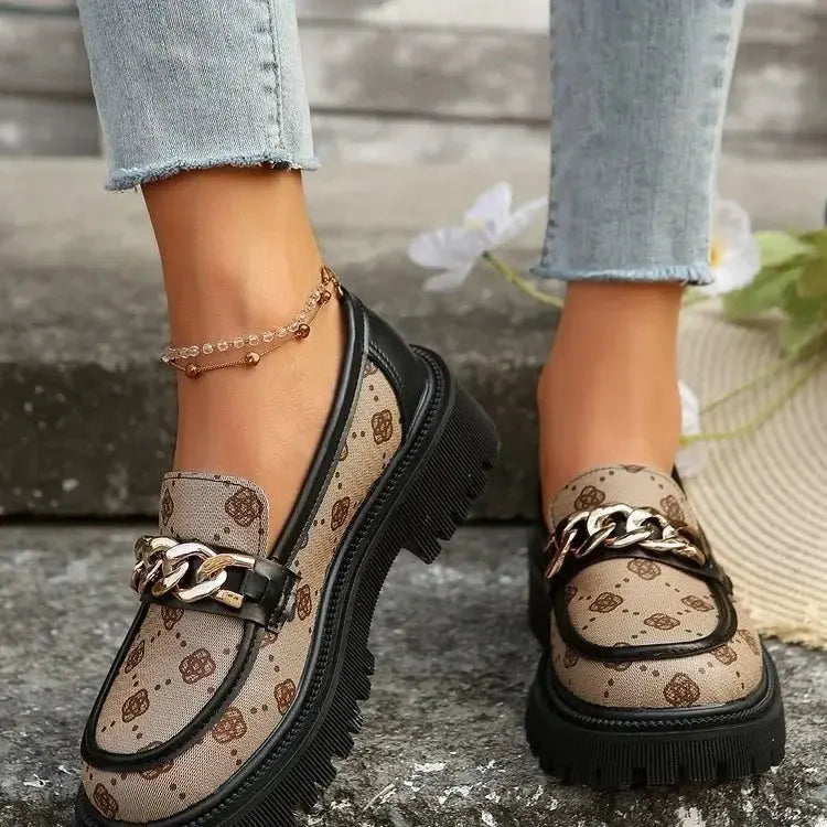Elevate Din Stil med Gyllene Plattform Loafers