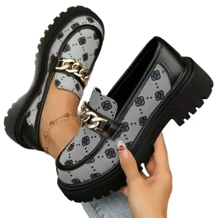 Elevate Din Stil med Gyllene Plattform Loafers