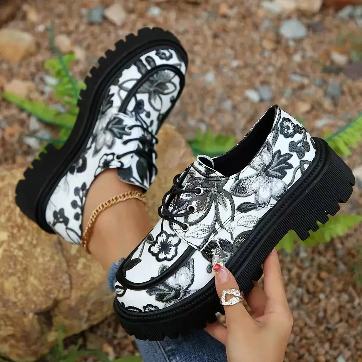 Elevate Din Stil med Gyllene Plattform Loafers