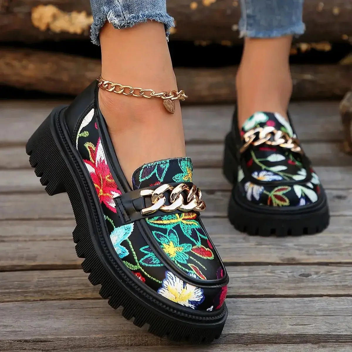 Elevate Din Stil med Gyllene Plattform Loafers