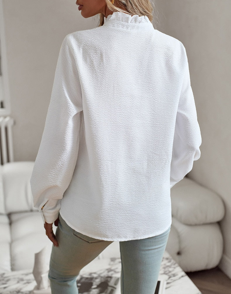 Långärmad blus för damer med knäppning – elegant design
