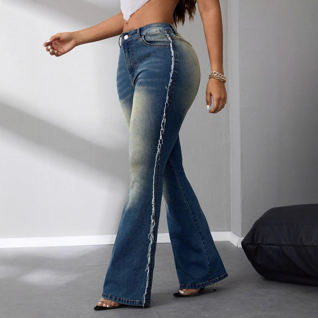 Feminine Bootcut Jeans med høj talje og rå detaljer fra ChicDenim