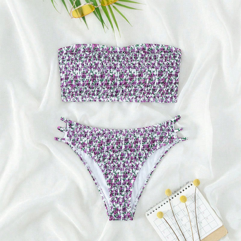 Feminine Bandeau-Bikini med Lekfulla Volanger
