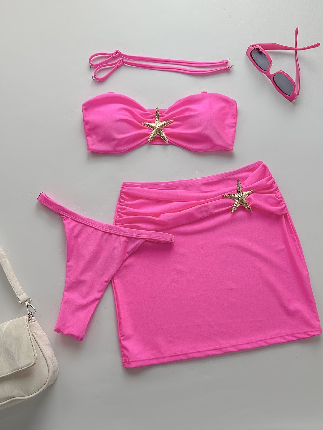 Feminint Bandeau-Bikini-Set med Chic Volang och Stilren Kjol