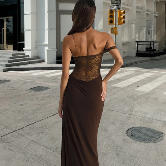 Elegant Klänning med Off-Shoulder Spets och Flödande Kjol