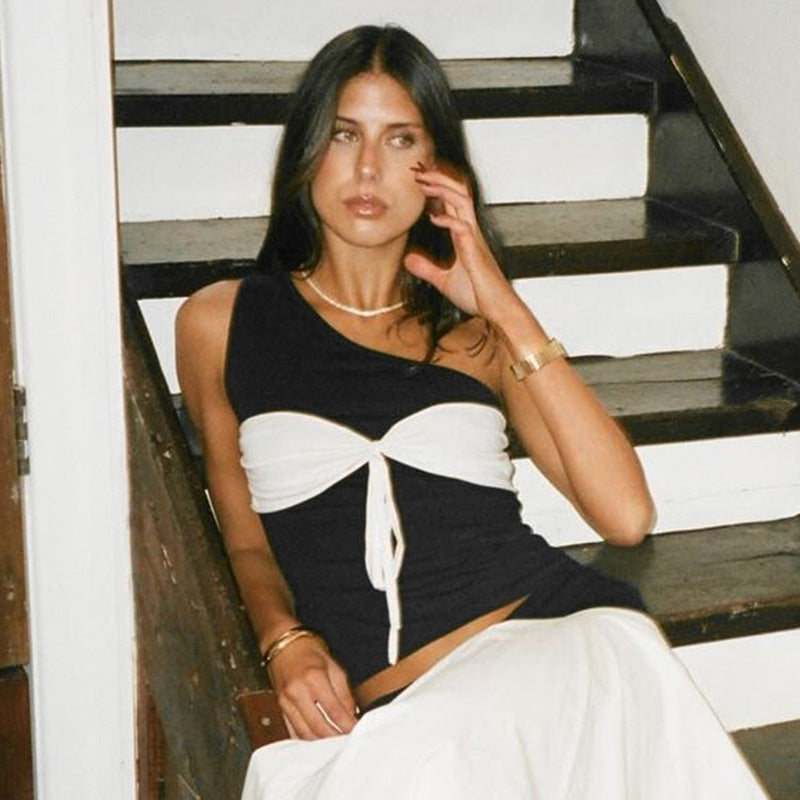 Asymmetrisk Crop-Top med Eleganta Wrapdetaljer