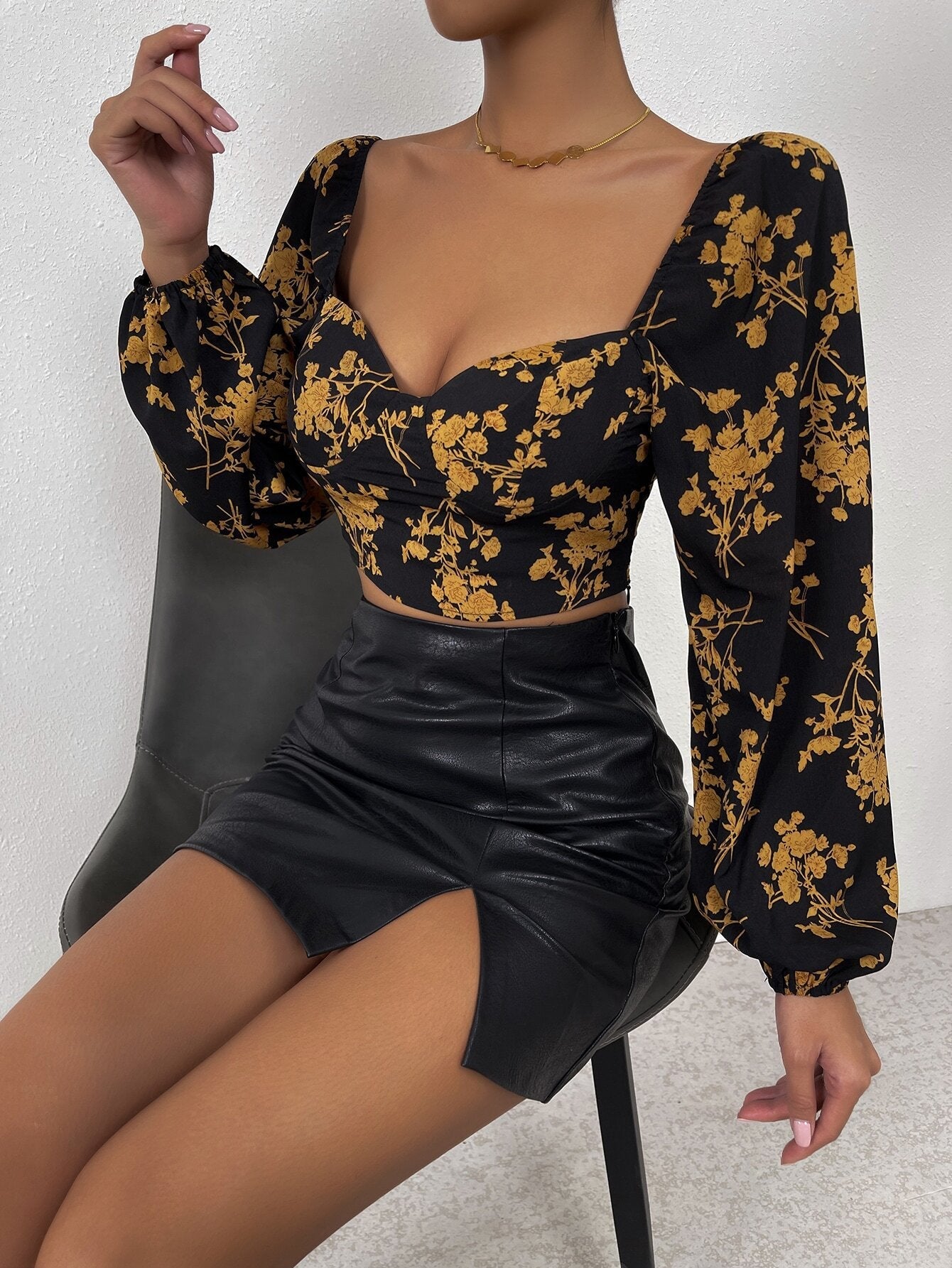 Blomstrende Crop-Top med Puffærmer til Den Stilfulde Kvinde