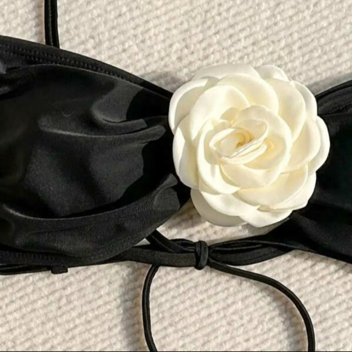 Blomstrande Bandeau-Bikini för Stilsäkra Kvinna