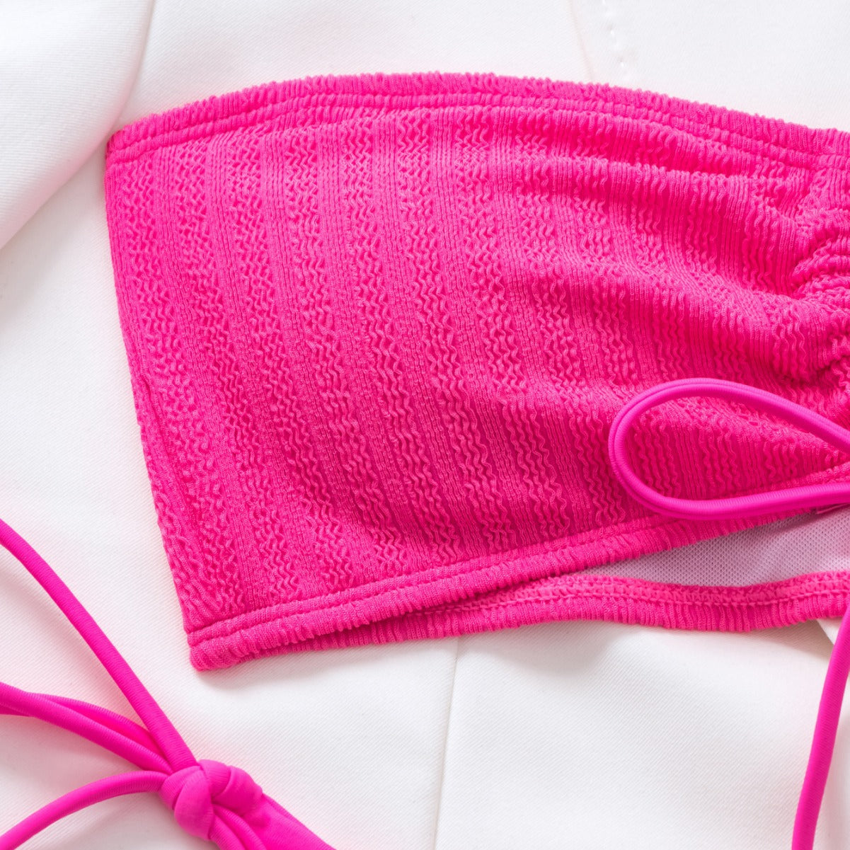 Stilren Bandeau-Bikini för Eleganta Stranddagar