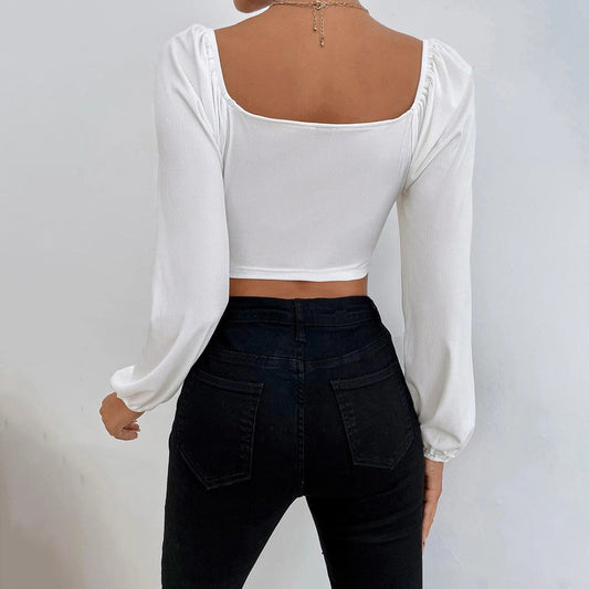 Stilfuldt cropped top med puffærmer og smigrende snit